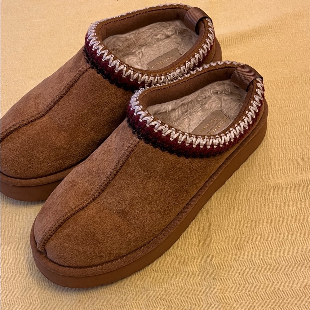 Altar'd State  women’s Tan Slip-On Slippers size 9